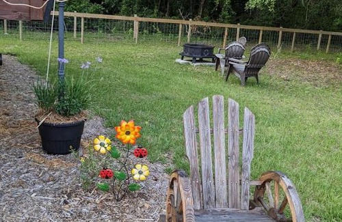 Putnam Hall Sonstige | Rooterville Animal Sanctuary Luxury Glamping