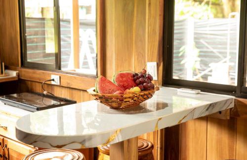 Uvita Haus | ROQUI Cozy Beachfront Cabin