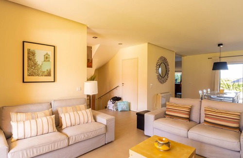 Luz de Tavira Haus | Rose House - Free Wifi - Pool -private parking