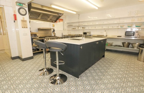 Market Drayton Hütte | ROSEHILL MANOR, familienfreundlich, mit Pool in Rosehill, Ref 11281