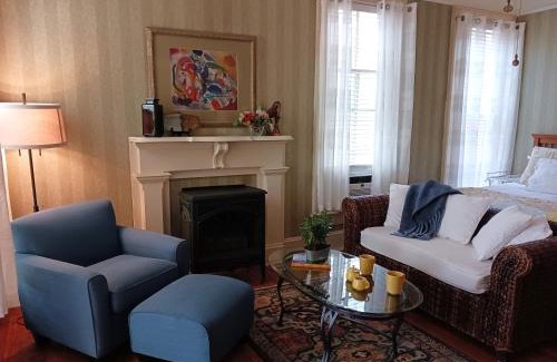 Downtown Little Rock Bed & Breakfast | Rosemont B&B Cottages