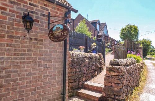 Ellastone Haus | Roston Retreat