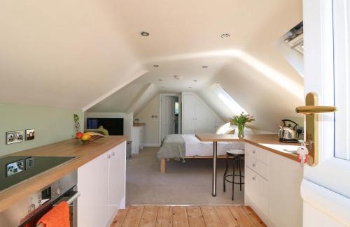 Ellastone Haus | Roston Retreat