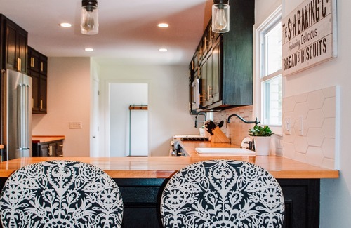 Roswell Haus | Roswell Retreat Near Canton Street