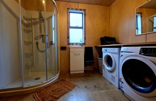 Kotare Sonstige | RotokauwaI Farmstay private, cosy ,great walks and views