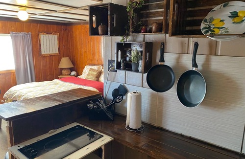 Thermopolis Hotel | Roundtop Mountain Vista - Cabins and Motel