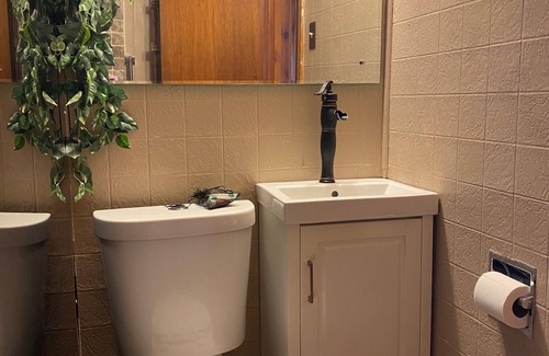 Thermopolis Hotel | Roundtop Mountain Vista - Cabins and Motel