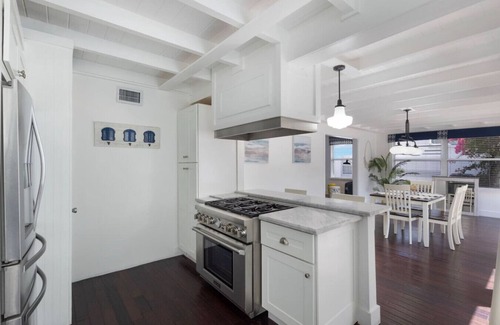 Pineapple Grove Arts District Hütte | Rowdy Rooster ~Steps to Atlantic ~ Hot Tub