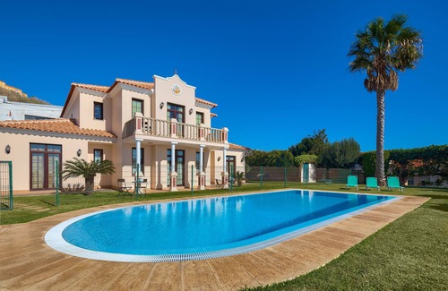 Canico Villa | Quinta Dos Amores Villa mit großem privatem Pool in der Nähe von Strand