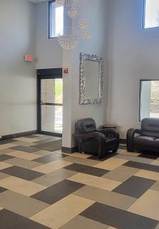 Akron Hotel | Royal Inn & Suites