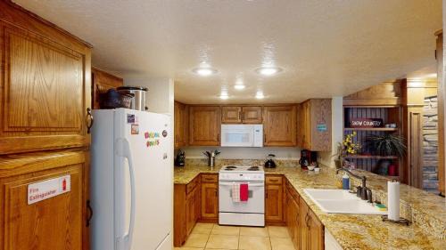 Brian Head Wohnung | Royal King Suite Pool-Spa Ski-in out Gym, Sauna, Laundry, BBQ