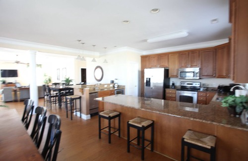 Inlet Harbour Haus | ROYAL REEF 2. REIHE, 7 BR, 7. 5 BAD, PRIVATER POOL / HEISSE WANNE, AUFZUG UND MEHR !!!
