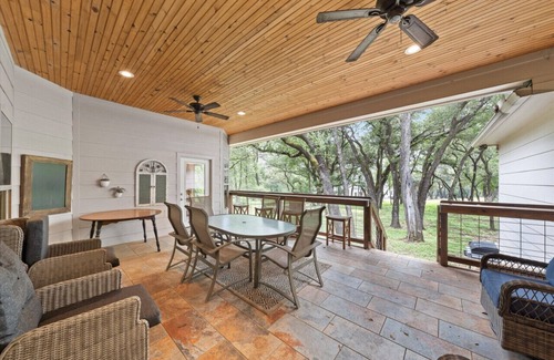 Lacy-Lakeview Haus | Ruby Dell Ranch - Just 10 mins from downtown Waco!