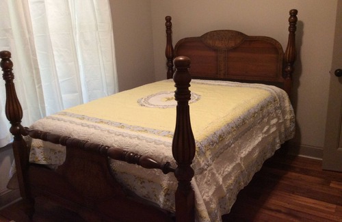 Banks County Hütte | Ruby La Roost step back to a quiet place with a touch of elegance