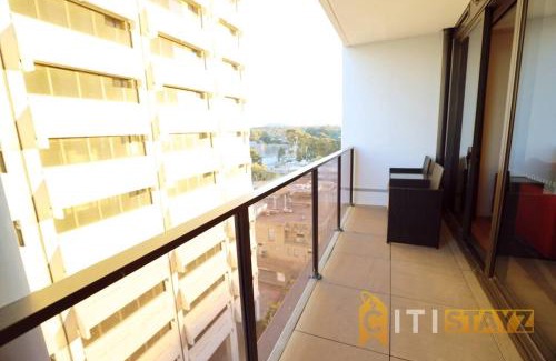 Phillip Wohnung | Ruby Red, 1Bd 1Bth Apt - Woden CBD