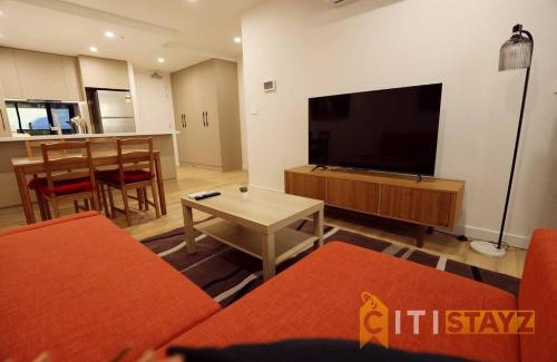 Phillip Wohnung | Ruby Red, 1Bd 1Bth Apt - Woden CBD