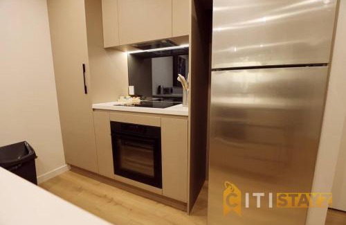 Phillip Wohnung | Ruby Red, 1Bd 1Bth Apt - Woden CBD