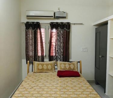 Tiruvannamalai Haus | Rudraksha Hill View Cottage