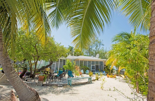 Rum Point Eigentumswohnung | Rum Sands-A Charming Luxury Cottage Nur wenige Schritte von Rum Point