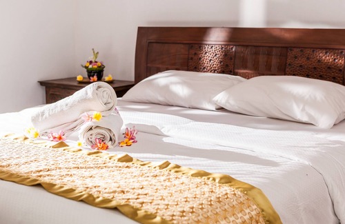 Tua Haus | Rumah Desa