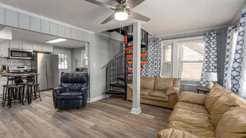 Crescent Beach Haus | Runaway Bay - 3rd Row - Beach House - Crescent Beach