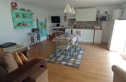 Arruda dos Vinhos Wohnung | Valley Guest House - Schwimmbad und Landschaft