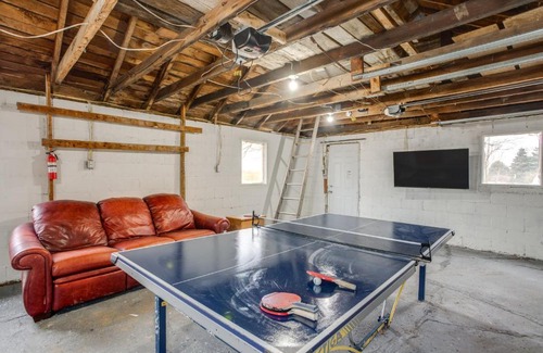 Bedford Haus | Rural Retreat Near Golf Courses in Ottawa Lake!