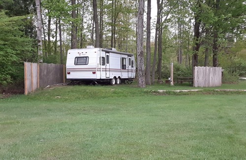 Barryton Wohnmobilvermietung | Russell's Roost Camping , Boating, Fishing ON Martiny Chain of Lakes.