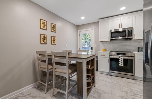 Cartersville Haus | Rustic 3BR Home in a Natural Cartersville Getaway