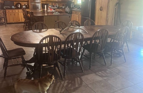 Rutheron Kabine | Rustic 7-BDRM and 3-bath lodge in a gated community in Los Ojos with WiFi access