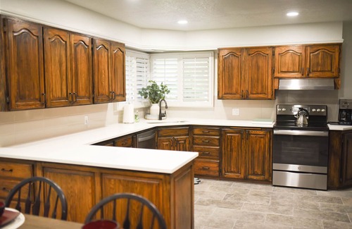 Hyde Park Haus | Rustic Abode Entire Home- Near Logan