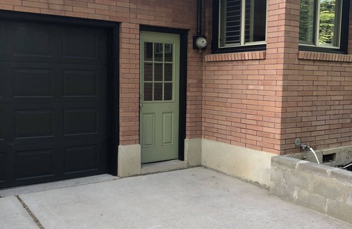 Hyde Park Haus | Rustic Abode Entire Home- Near Logan