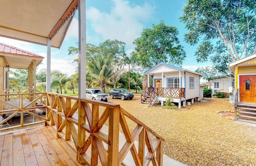 Dangriga Kabine | Charmante Cabana mit Eingangstor, Frühstück, Parkplatz, Veranda und kostenfreiem WLAN!