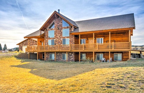 Hatch Haus | Rustic Bryce Canyon Home with Deck on Sevier River!
