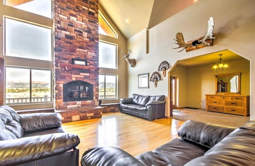 Hatch Haus | Rustic Bryce Canyon Home with Deck on Sevier River!