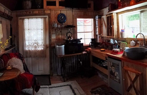 Troy Kabine | Rustikales Bunkhouse am Kootenai River