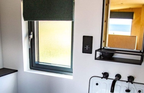 St. Andrews Kabine | Rustic cabin 6, rural stunning sea views, twin bed