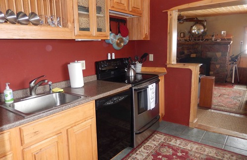 Clark Kabine | Rustic cabin adjacent to Forest Service trails and near Steamboat Lake.