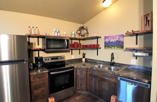 Island Park Kabine | Old West Escapes, Livery Stable (Near YNP)