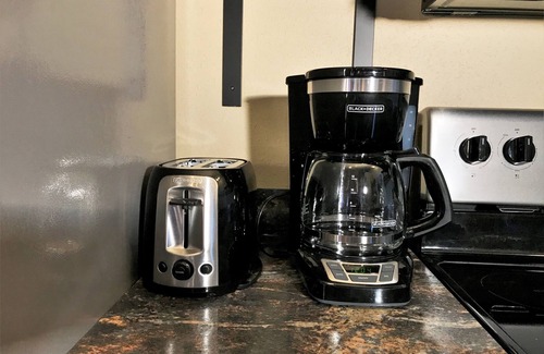 Island Park Kabine | Old West Escapes, Livery Stable (Near YNP)