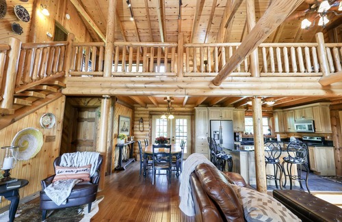 Celina Kabine | Rustic Cabin Near Bike Path — Seasonal Heated Pool, Movie Theater & Fireplace