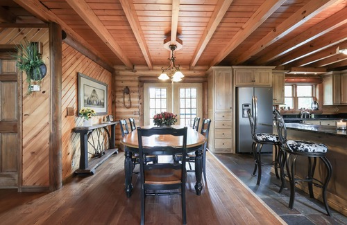 Celina Kabine | Rustic Cabin Near Bike Path — Seasonal Heated Pool, Movie Theater & Fireplace