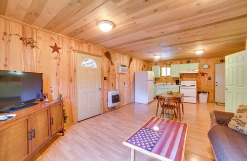New Concord Kabine | Rustic Cabin on Farm ~ 4 Mi to Kentucky Lake!