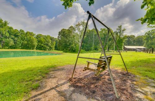 New Concord Haus | Rustic Cabin on Farm about 4 Mi to Kentucky Lake!