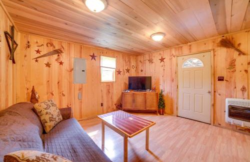 New Concord Haus | Rustic Cabin on Farm about 4 Mi to Kentucky Lake!