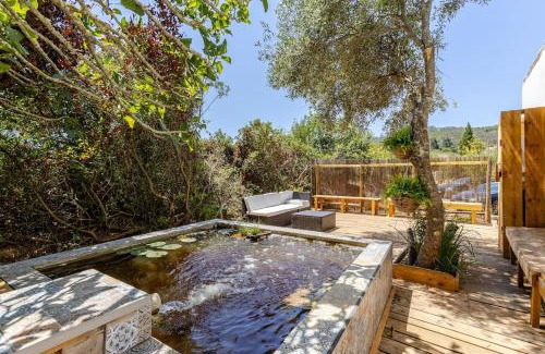 Barranco da Vaca Haus | Rustic cabin with pond and deck