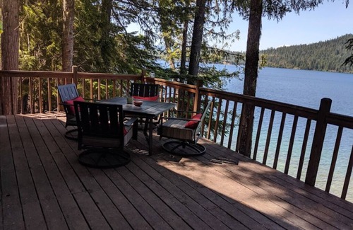 Coolin Kabine | Rustic cabin with stunning sunset views of Priest Lake