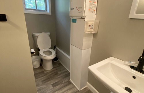 Sand Creek Kabine | Rustic cabins in secluded campground with lake access and woods to wander in.