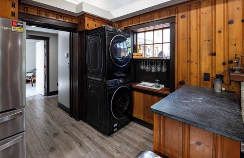 Dola Kabine | Rustic charm meets modern comfort in this hidden woodland cabin getaway