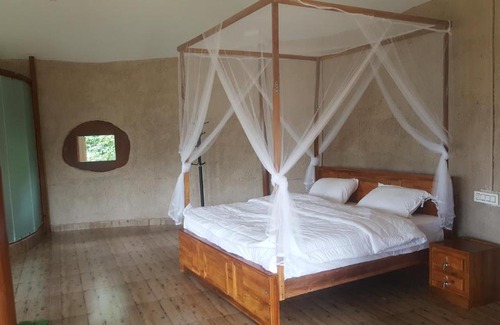 Kaimane Wohnung | Rustic Charm Wayanad - The Stump (Treetop Suite)